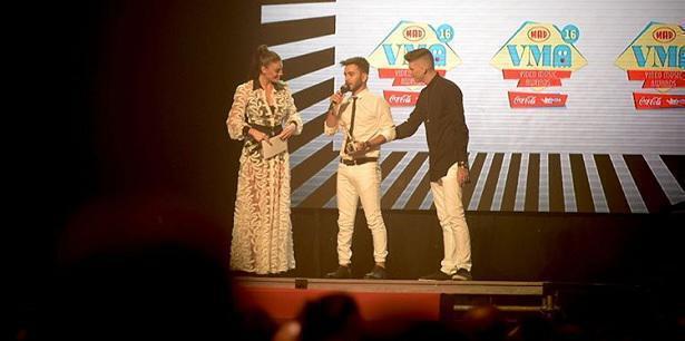 Ο Κωνσταντίνος Κουφός αποθεώθηκε από τον κόσμο στα MAD VMA 2016 (video)