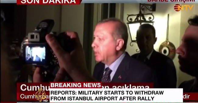 Πληροφορίες ότι παραδόθηκε ο αρχηγός των πραξικοπηματιών – Ο Ερντογάν επιστρέφει στην Τουρκία
