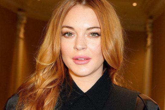 Lindsay Lohan: Επέστρεψε στην Ελλάδα και πήγε στην πρεμιέρα του Σάκη Ρουβά