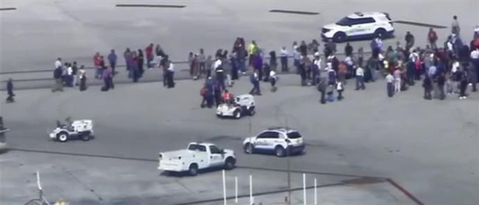 Πυροβολισμοί στο αεροδρόμιο της Φλόριντα – 5 νεκροί και 8 τραυματίες (pics-vids)