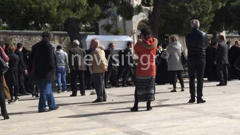 Τροχαίο Αθηνών – Λαμίας: Ράγισαν οι πέτρες στην κηδεία του Ανδρέα Γεωργακόπουλου – Ο συγκλονιστικός επικήδειος του πατέρα του