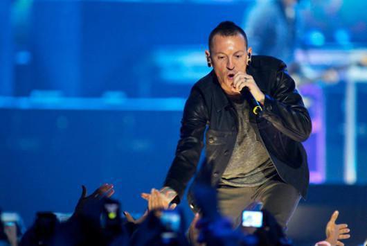 Σοκ: Αυτοκτόνησε ο τραγουδιστής των Linkin Park