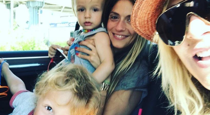 Άννα Βίσση: Υποδέχτηκε στο αεροδρόμιο την κόρη της και τα εγγόνια της