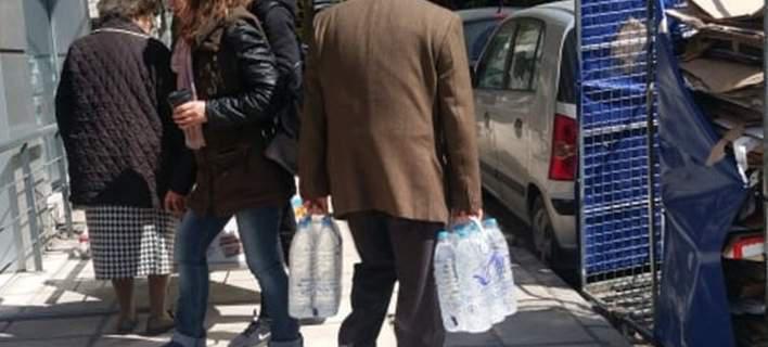 Θεσσαλονίκη: Απόγνωση με τις διακοπές νερού – Κλειστά σχολεία & προβλήματα