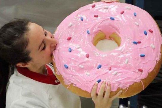 Αυτό είναι το μεγαλύτερο ντόνατ στον κόσμο! (video)