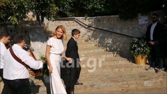 Βασίλης Κικίλιας – Τζένη Μπαλατσινού: Αυτή την ώρα ο παραμυθένιος γάμος τους! (vids)