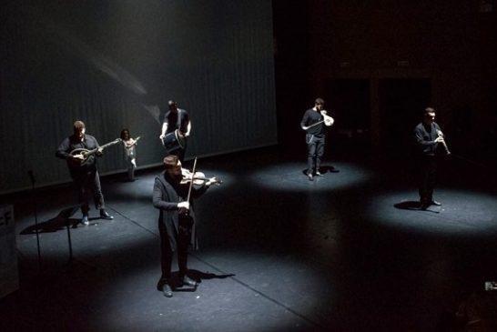 Droulias Brothers: Η συγκινητική μουσική παράσταση στο Ίδρυμα Μιχάλης Κακογιάννης (video)
