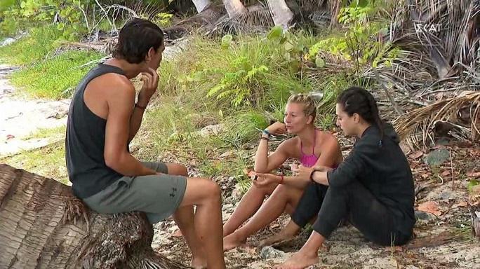 Survivor: Η Ελένη κατηγορεί τη Μαριαλένα ότι πρότεινε να ψηφίσει Τζέιμς (video)