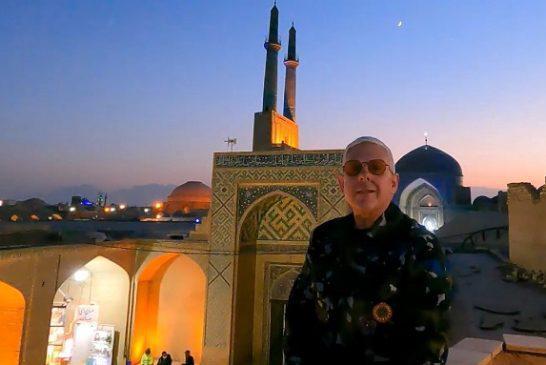 Ο Τάσος Δούσης και οι «ΕΙΚΟΝΕΣ» συνεχίζουν το ταξίδι τους στο Ιράν και επισκέπτονται τη Γιαζντ
