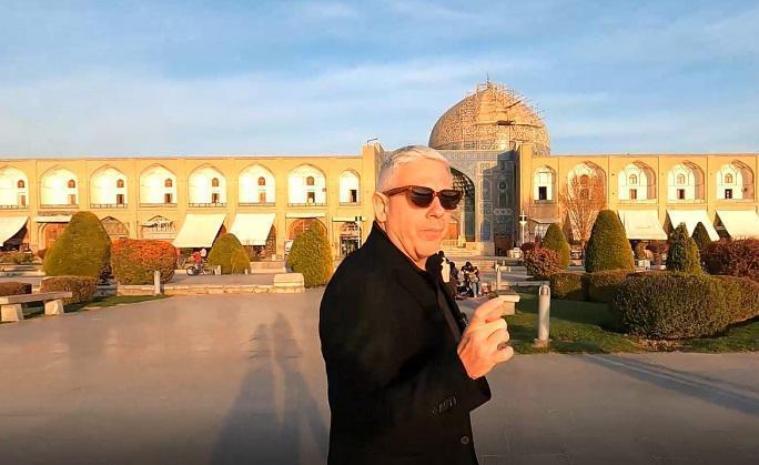Ο Τάσος Δούσης και οι «ΕΙΚΟΝΕΣ» συνεχίζουν το ταξίδι τους στο Ιράν και επισκέπτονται το Ισφαχάν