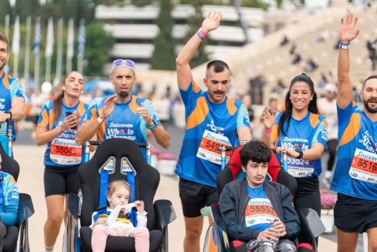 Stoiximan Wheels of Change: Τρέχοντας μαζί με Άτομα με Αναπηρία στον Ημιμαραθώνιο Αθήνας